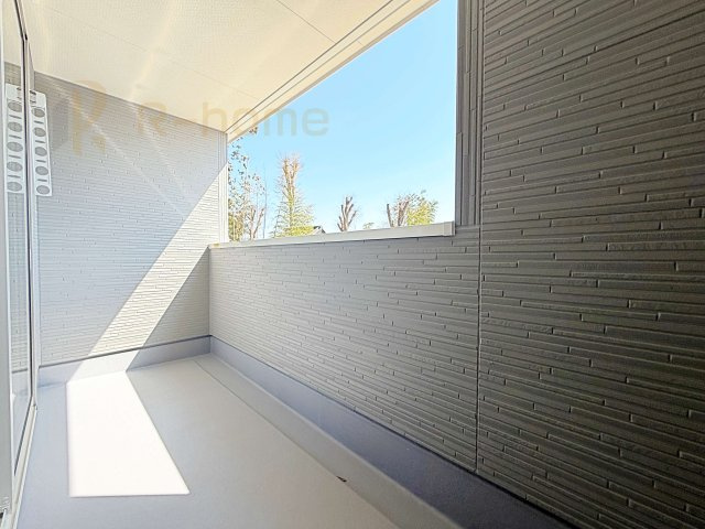 かすみがうら市下稲吉2期　新築戸建て　4号棟のバルコニー|急な雨でも安心のインナーバルコニー♪忙しいご夫婦も大満足♪