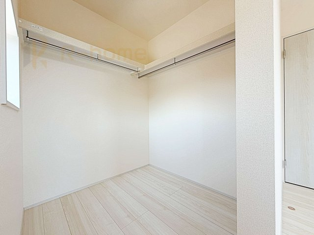 かすみがうら市下稲吉2期　新築戸建て　4号棟の収納|人気のウォークインクローゼット！アウター類はもちろん、季節ものや寝具も収納できます！