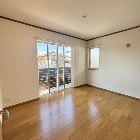 フォレストヴィル私部の洋室