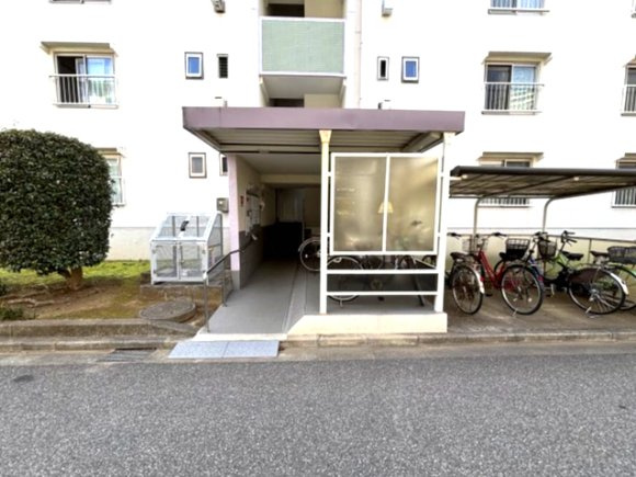 建物入口です