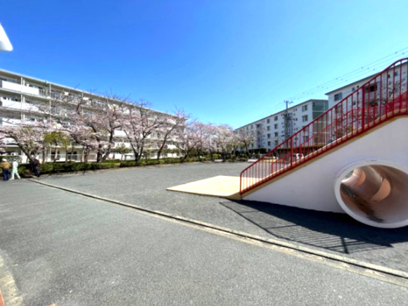 隣接して公園もあります！