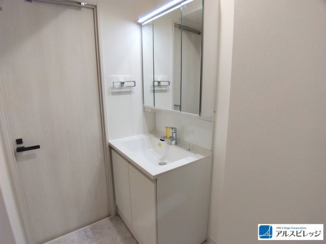 ザ・ステイツ志木アーバンヒルズの独立洗面台|三面鏡付独立洗面台