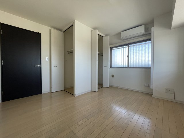 中古マンション　サンデュエル菜根　薫小・郡山第一中の洋室|クロス張替えなどリフォーム工事のご相談も可能です。クロスを張り替えて、お好みのお部屋に仕上げましょう(^^)