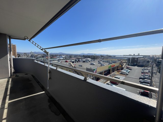 中古マンション　サンデュエル菜根　薫小・郡山第一中の展望|南側バルコニーからの眺望は、とても気持ち良いですよ♪南側にベニマルがございますので、お買い物には困りません。良い見晴らし！