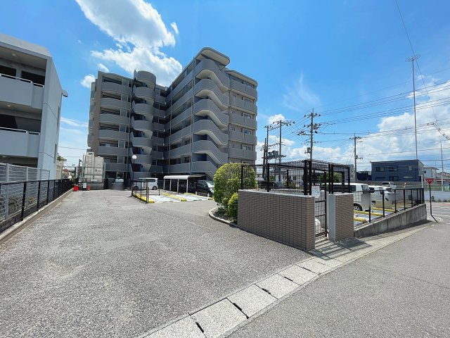 中古マンション　サンデュエル菜根　薫小・郡山第一中の駐車場|機械式駐車場には大きさ制限がございますので、ご希望の際にはお気軽にお問合せ下さい。