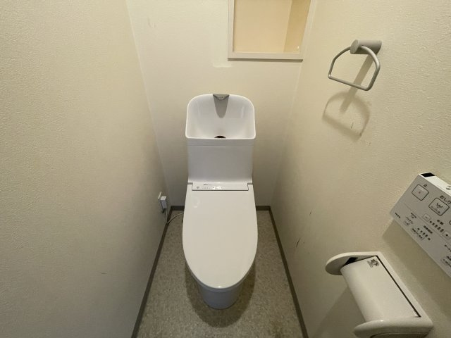 中古マンション　サンデュエル菜根　薫小・郡山第一中のトイレ|暖房便座、洗浄機能付きトイレ♪