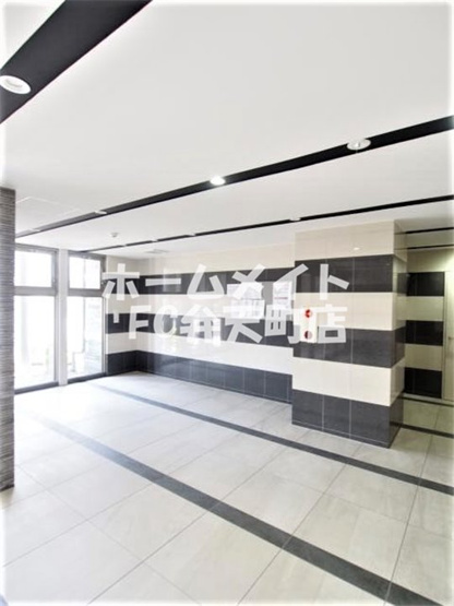 【ロビー】 | レグゼスタ弁天町 | 落ち着いたロビーです