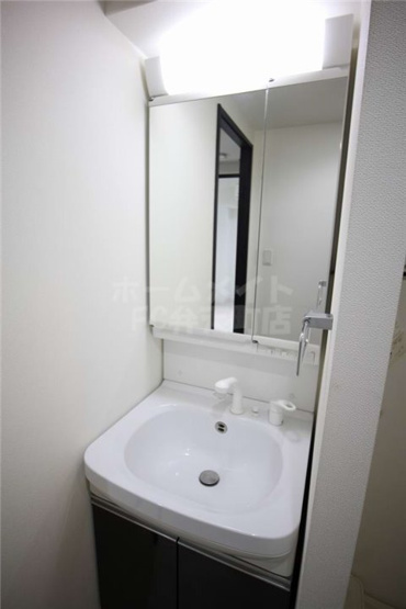 【洗面所】 | レグゼスタ弁天町 | 独立洗面所です