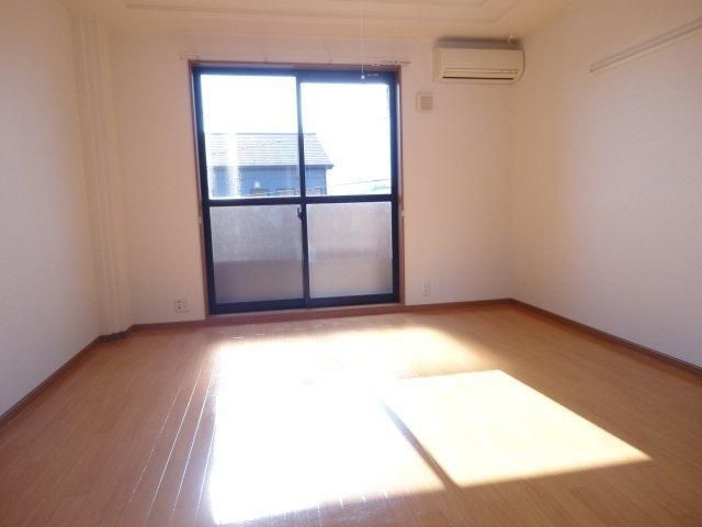 メゾンアカネの居間・リビング