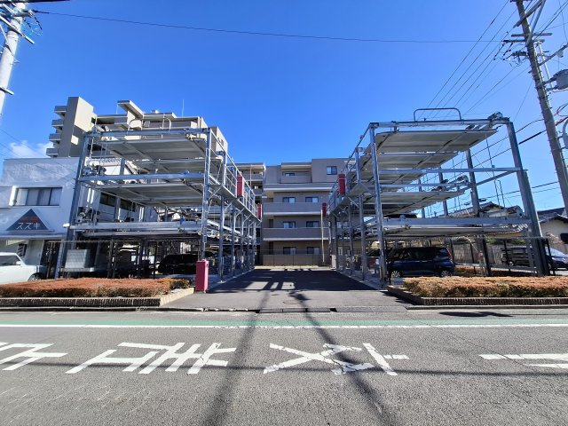 オブリージュ三番町レジデンス　静岡市葵区三番町の外観|たくさん駐車できる大きな立体駐車場があります！