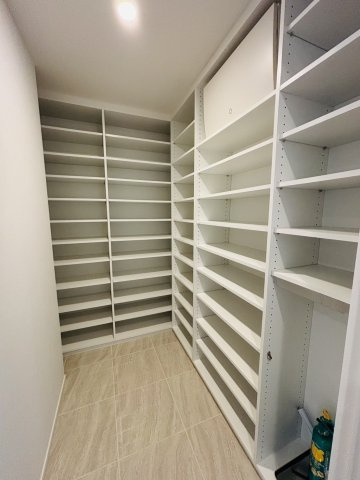 広々としたシューズインクロークです。