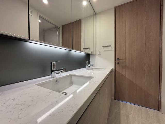 洗面設備が２つございます。