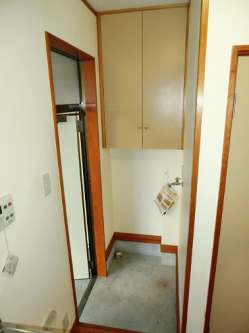 【玄関】 | パティオ・レオン | 玄関スペース・室内洗濯機置き場。 （※参考写真）