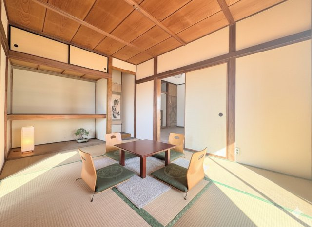 戸塚区平戸2丁目　中古戸建の和室|◆柔らかい陽光が差し込む明るいお部屋を演出する設計。彩光の取れる窓が気持ちの良いお部屋を創り上げます。(家具はイメージ写真です）