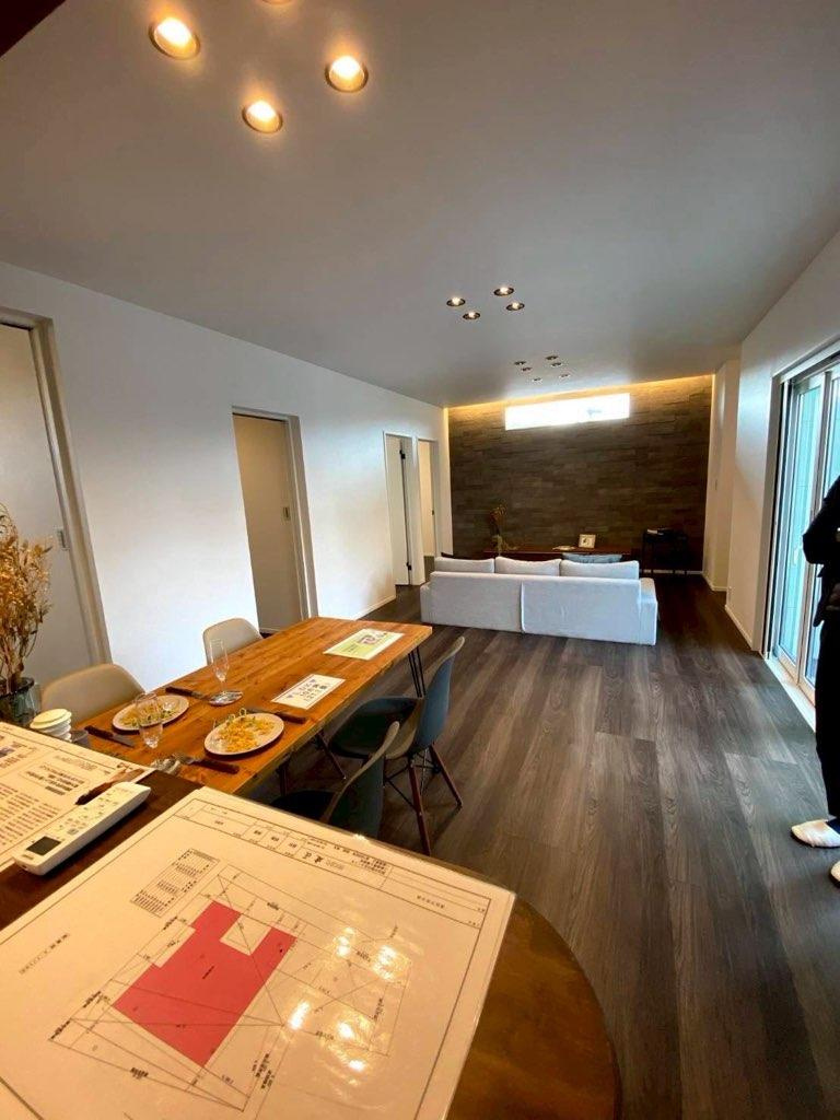 土佐市蓮池　中古住宅の居間・リビング|こちらの居間で趣味の時間をお楽しみください