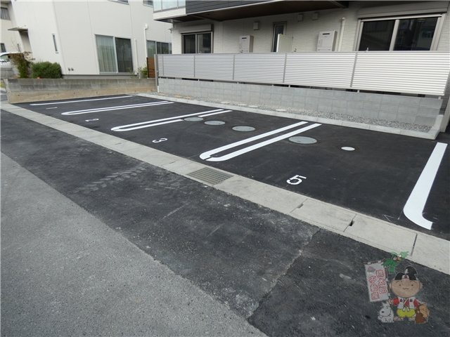 シャーメゾンアストラの駐車場