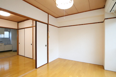 【内装】 | ゴトウマンション | 落ち着いた色調の内装です