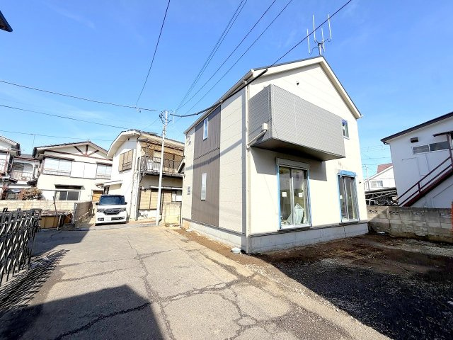 武蔵村山大南4丁目　全１棟　新築戸建ての前面道路含む現地写真