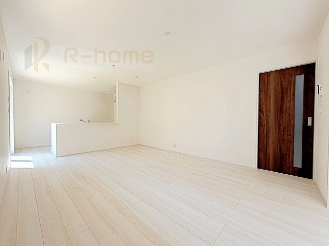 かすみがうら市下稲吉2期　新築戸建て　5号棟の外観|ご予約を頂ければ、『平日』はもちろん『早朝』や『夜間』もご見学可能です♪お気軽にお申し付けください♪