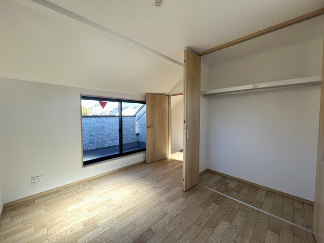 車なんていりやせん！カーシェアで十分じゃない！これからの時代の【西区西戸部３丁目】新築戸建の洋室|ゆったりした洋室です