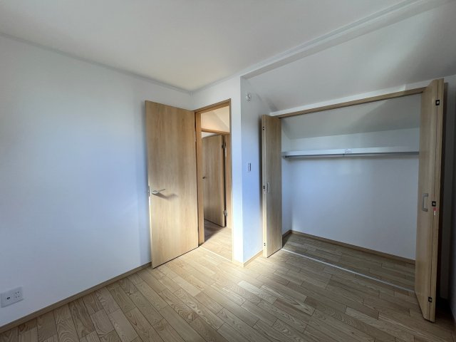 車なんていりやせん！カーシェアで十分じゃない！これからの時代の【西区西戸部３丁目】新築戸建の洋室|個人の部屋や寝室として使える洋室です