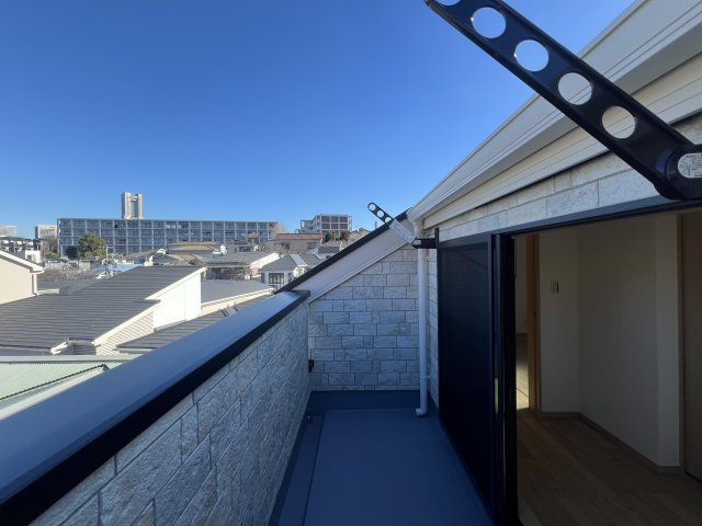 車なんていりやせん！カーシェアで十分じゃない！これからの時代の【西区西戸部３丁目】新築戸建のバルコニー|お洗濯にも便利なバルコニー付き