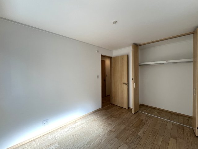 車なんていりやせん！カーシェアで十分じゃない！これからの時代の【西区西戸部３丁目】新築戸建の洋室|ゆったりした洋室です