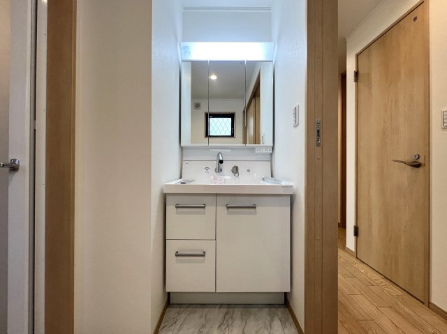 車なんていりやせん！カーシェアで十分じゃない！これからの時代の【西区西戸部３丁目】新築戸建の独立洗面台|朝の支度にも助かる、独立の洗髪洗面化粧台