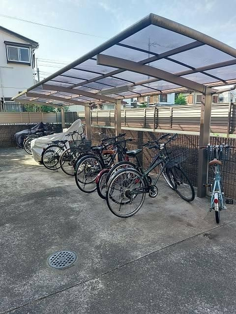 グリーンアベニュー関町の駐車場