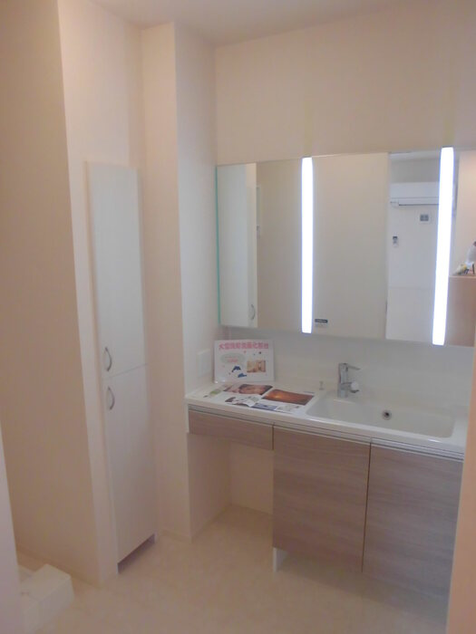 ペリゴール・ブランの洗面所|大型洗髪洗面化粧台