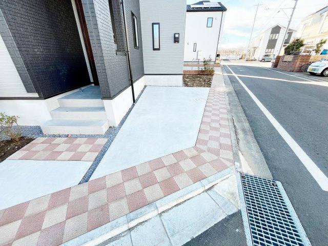 祝　成約済み　八王子市　楢原町　新築戸建ての駐車場|～仲介手数料無料☆八王子ひなた不動産～八王子市楢原町　新築戸建て