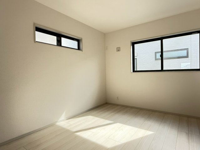 川越市南大塚4丁目　新築一戸建て　2号棟の洋室|使い勝手のいい洋室です