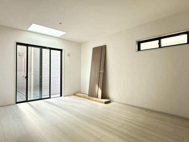 川越市南大塚4丁目　新築一戸建て　2号棟の居間・リビング|ゆったり過ごせるリビングです