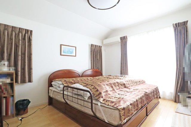 神戸市西区伊川谷町有瀬 中古戸建の寝室|主寝室8.0帖
陽当たり良好です！