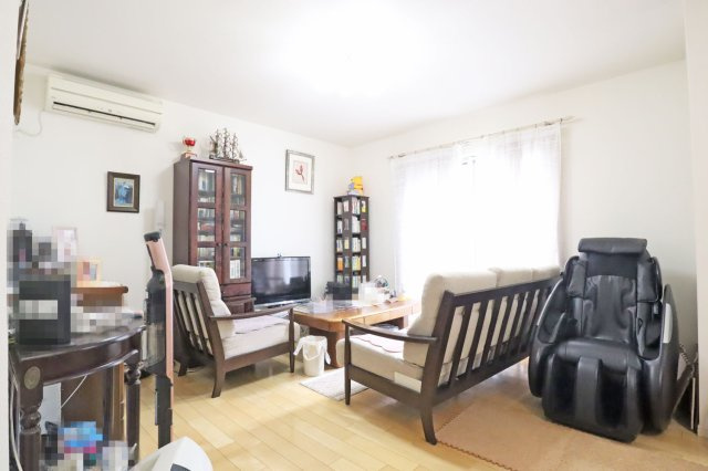 神戸市西区伊川谷町有瀬 中古戸建の居間・リビング|リビングダイニング
※家具等は付帯しません。