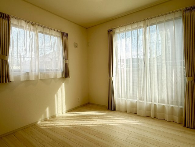 川越市南大塚4丁目　未入居一戸建て　3号棟の洋室|広々とした洋室です