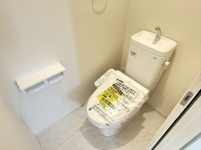 川越市南大塚4丁目　未入居一戸建て　3号棟のトイレ|落ち着いた色調のトイレです