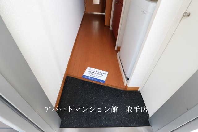 レオパレスシェソワの玄関