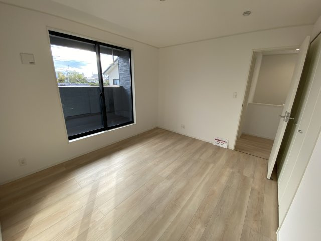 ◆＜期間限定キャンペーン開催♪＞【小名浜住吉　第6】　限定１棟！の洋室|同施工■□■居室の写真です■□■　
木の温もりがナチュラルでくつろげる空間ですね。