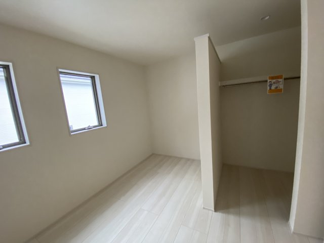 【平下平窪1期／3号棟】　おしゃれさん必見♪デザイナーズ新築建売住宅！　のその他|同施工◆居室の写真です◆　木の温もりがナチュラルでくつろげる空間ですね♪　子供部屋としても、寝室としても、どんなインテリアにしようか…選ぶ楽しみが増えますね♪