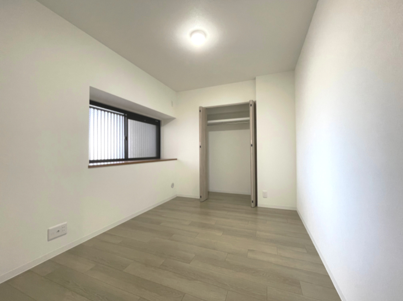 パークヒルズ中須公園の洋室|約5.6帖の洋室にもクローゼットがあり、収納が充実しています！