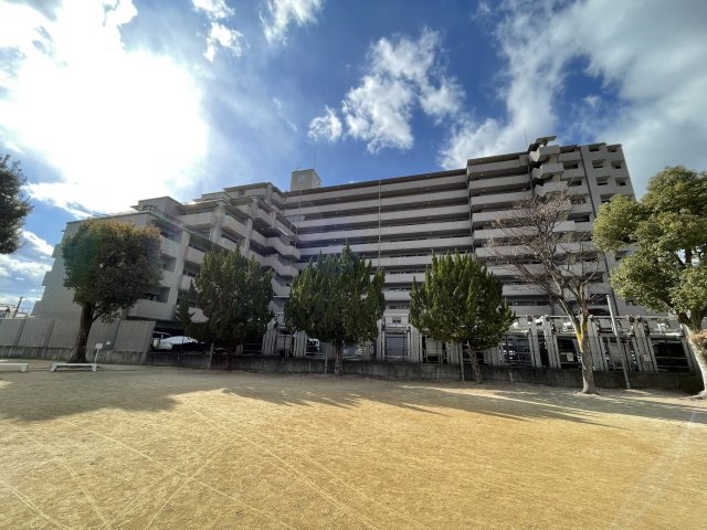 パークヒルズ中須公園の外観|JR（古市橋駅歩9分）、アストラムライン（古市駅歩11分）の2沿線利用可能で通勤・通学に便利です。