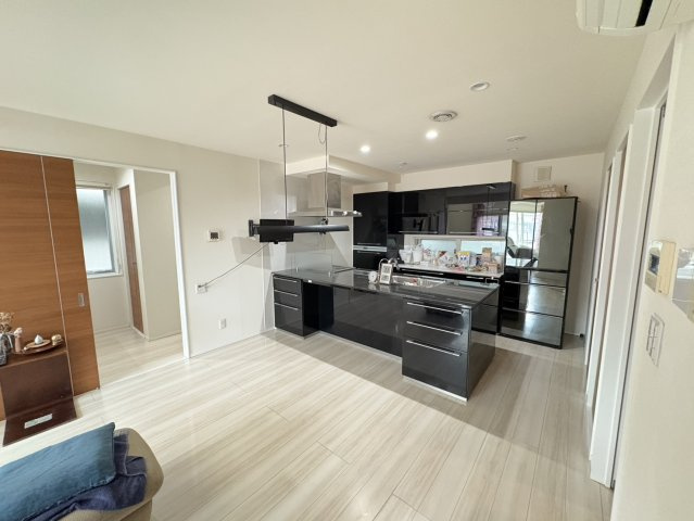 鬼越2丁目戸建ての居間・リビング