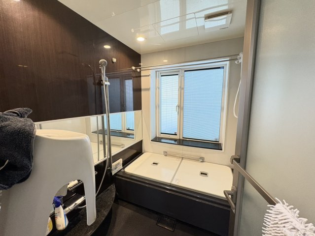 鬼越2丁目戸建ての浴室