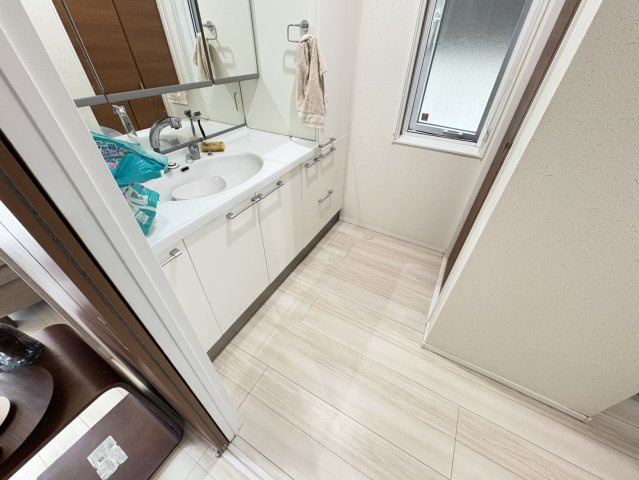 鬼越2丁目戸建ての独立洗面台