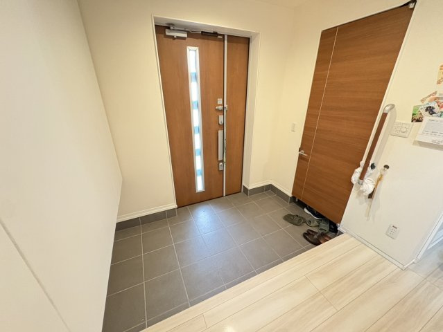 鬼越2丁目戸建ての玄関