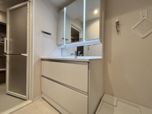 【エントランス】 | ご自宅から現地まで、当社スタッフがお車にて、「お迎え・お送り」をしております。ぜひお気軽にお問い合わせくださいませ♪