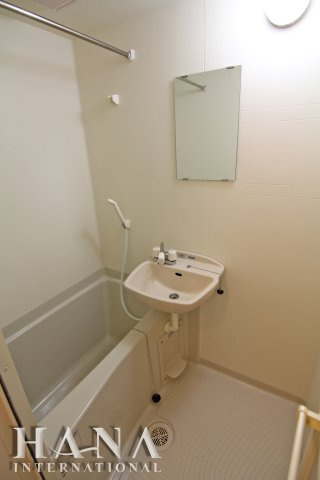 レオパレスレヴ　メゾンの浴室