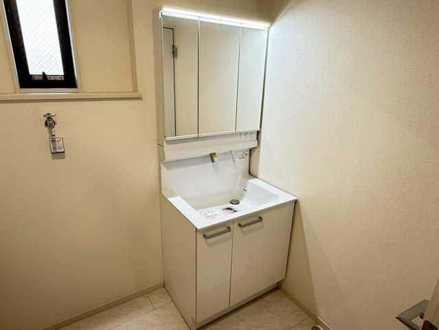 川越市南大塚4丁目　未入居一戸建て　4号棟の独立洗面台|朝の身支度には欠かせない独立洗面化粧台