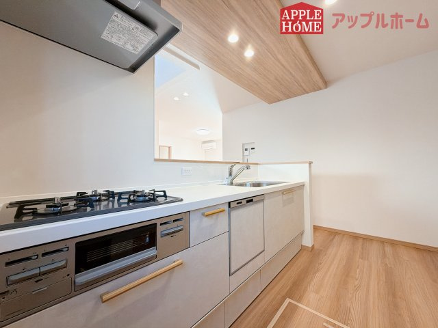 [新築住宅]  羽生市加羽ヶ崎 第1期のキッチン|見栄えもよくお手入れもスムーズに出来ます。豊富な収納力もございますので、キッチンスペースをスッキリとお使い頂けそうです。